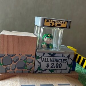 Thomas & Friends Wooden Toy Toll Booth with Yellow and Blue Accents